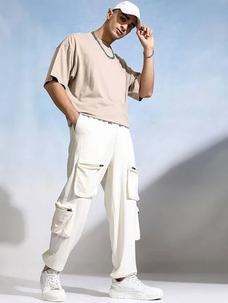 Men’s straight-fit trousers in classic style with a tailored look, comfortable fabric, and versatile wear.